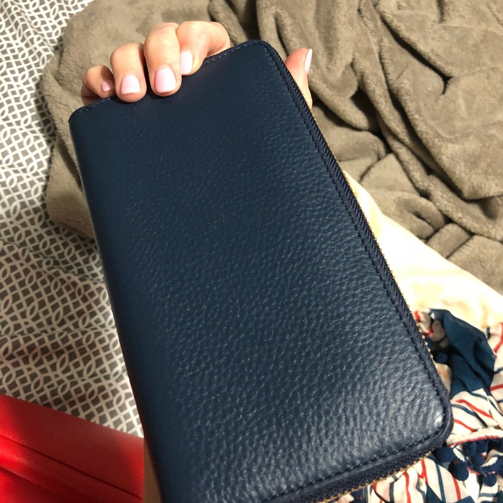 Navy Tory Burch wallet - Picture 2 of 4